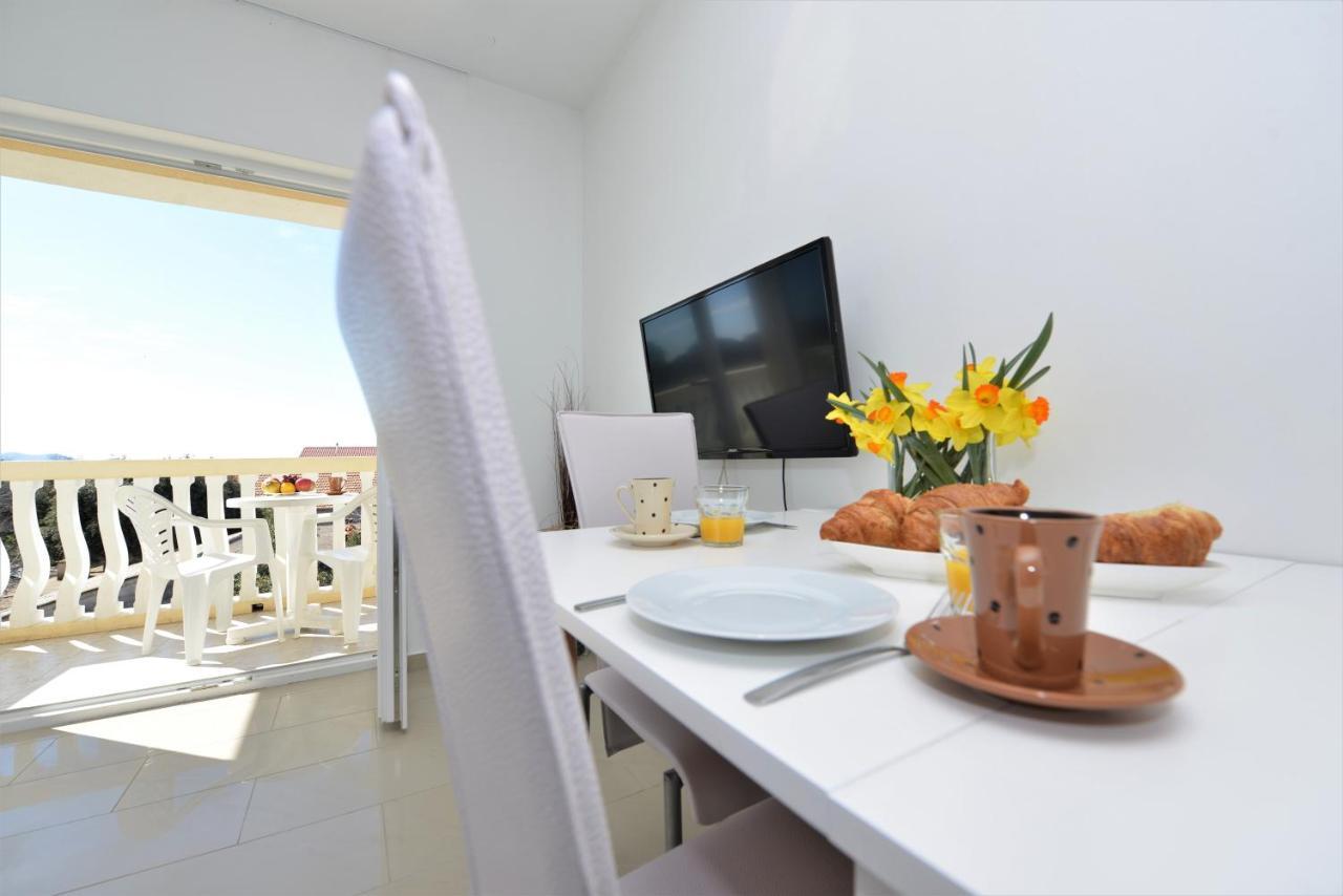 Apartments Verita Pakoštane Eksteriør billede