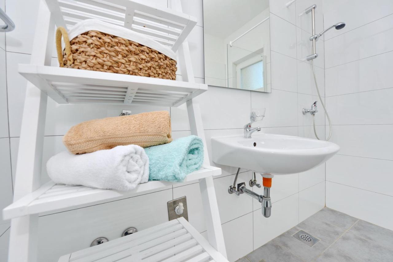 Apartments Verita Pakoštane Eksteriør billede