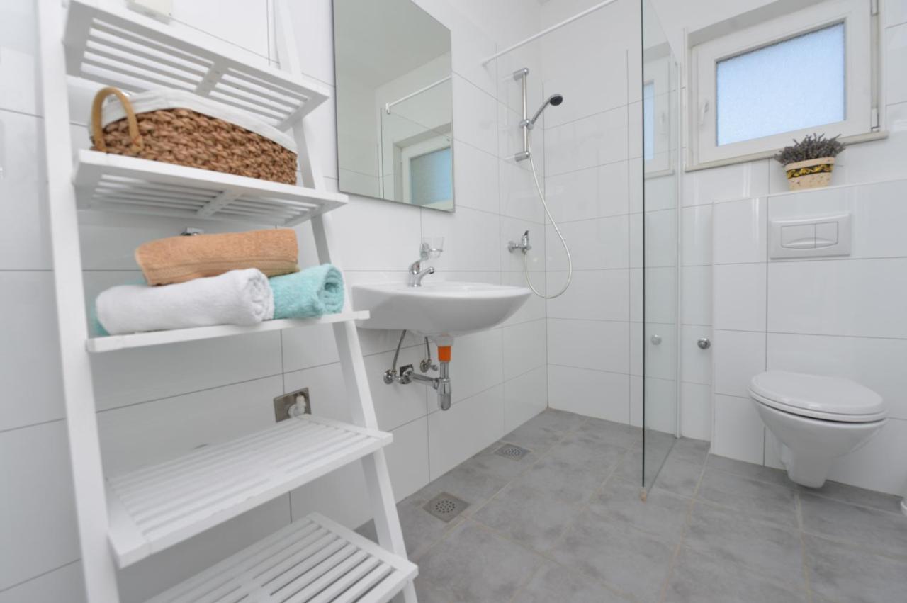 Apartments Verita Pakoštane Eksteriør billede